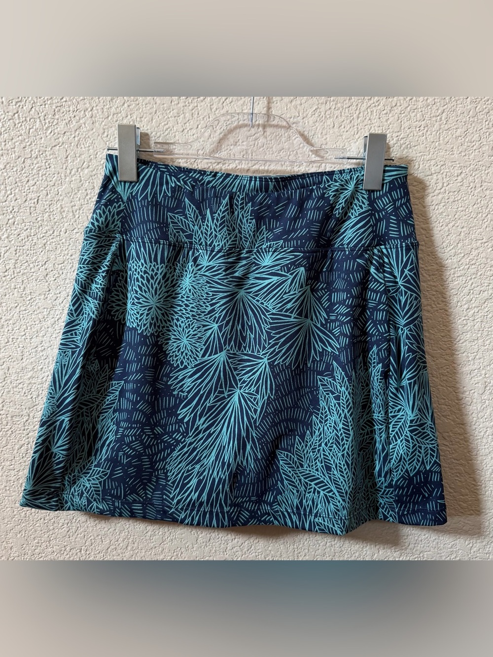 Title Nine Size Small BUTTAH Performance Skort Navy Aqua Botanical Floral